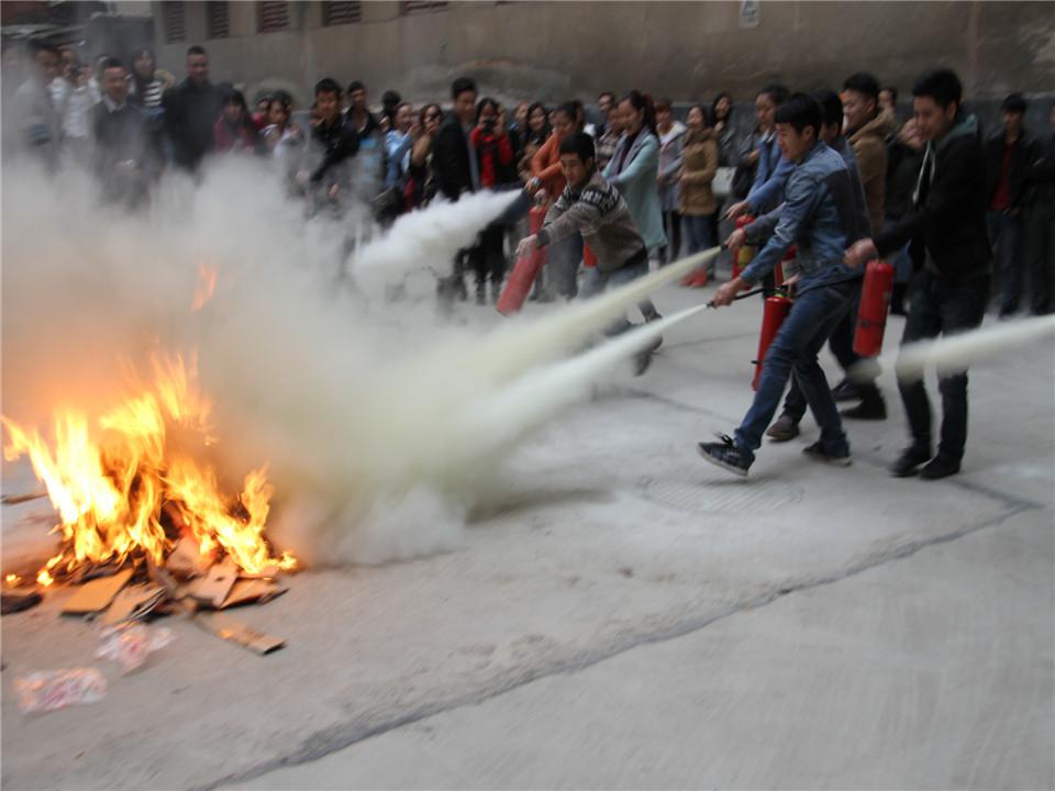 消防设施，熟练应用