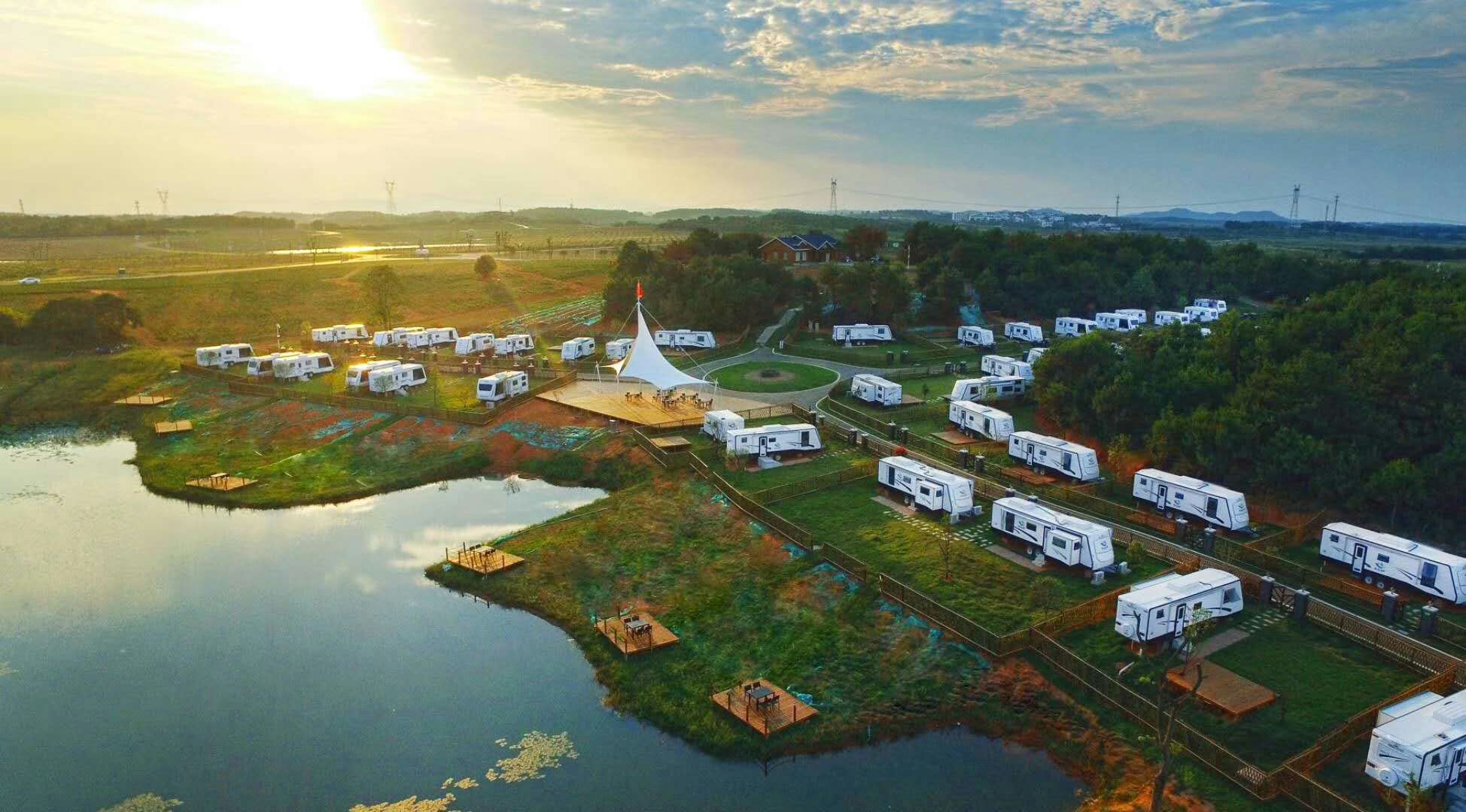 蝶舞萤飞·房车营地